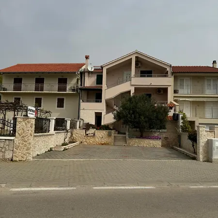 1 Istocna Gomilica