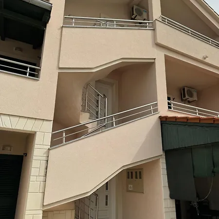 1 Istocna Gomilica Tisno