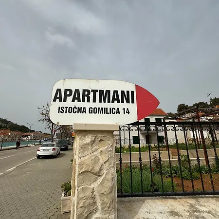 1 Istocna Gomilica * Tisno