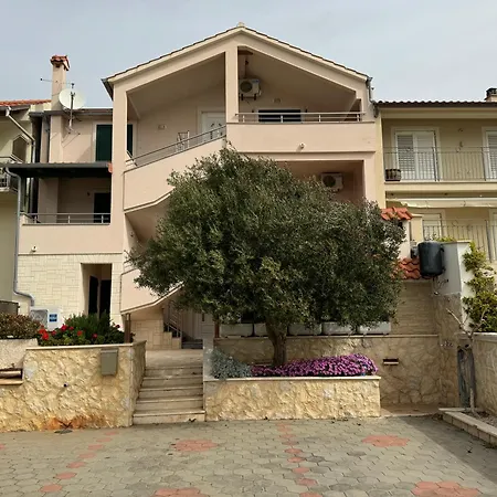 1 Istocna Gomilica Tisno