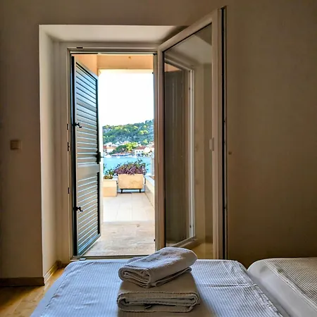 1 Istocna Gomilica Tisno