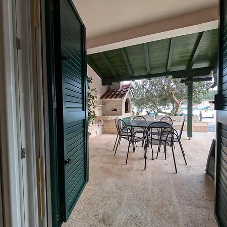 1 Istocna Gomilica *