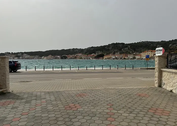 1 Istocna Gomilica Tisno