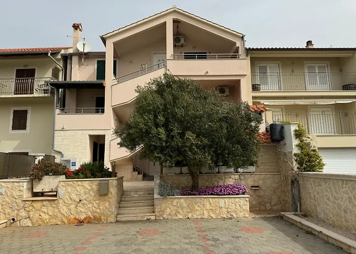 1 Istocna Gomilica Tisno