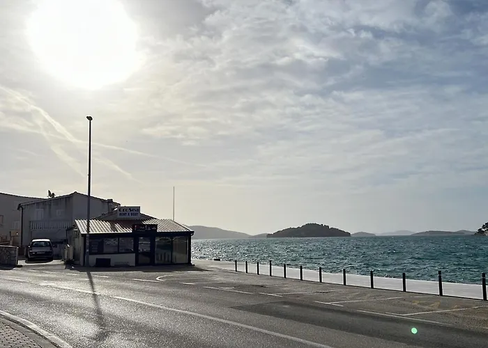 1 Istocna Gomilica Apartman Tisno