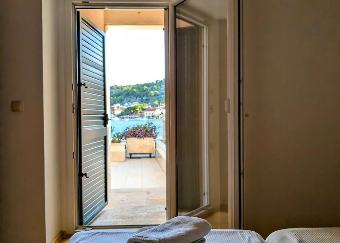 1 Istocna Gomilica Tisno