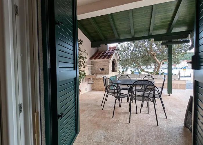 1 Istocna Gomilica *